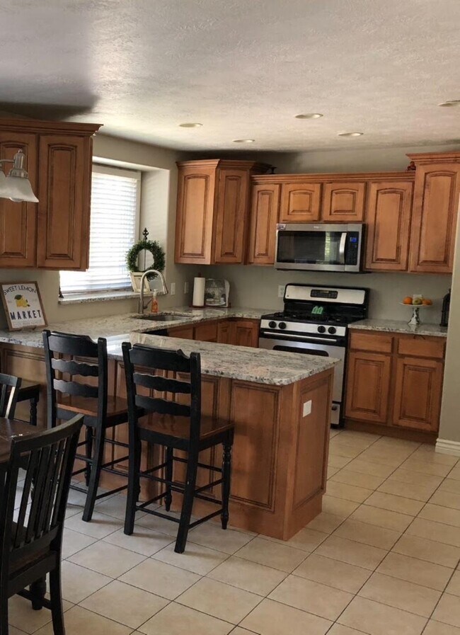 Foto del edificio - 4588 Spring Meadow Dr