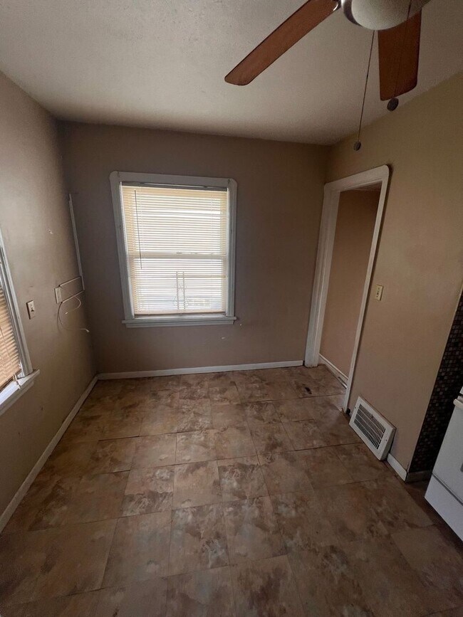 Foto del edificio - 3914 Brookside Blvd