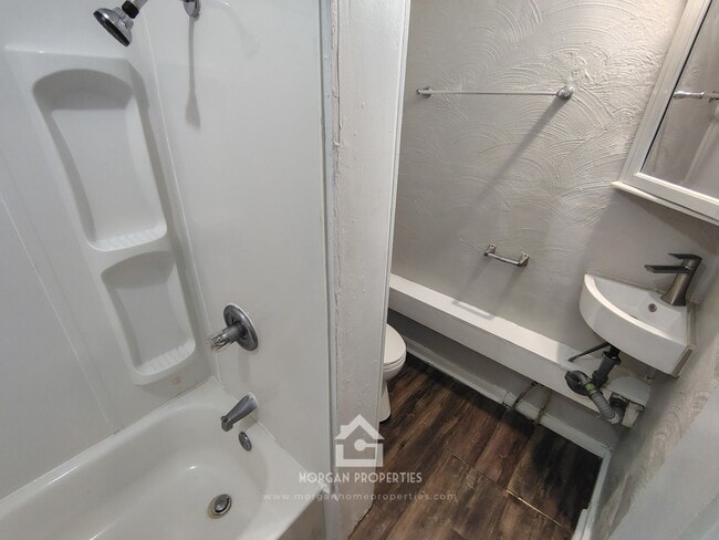 Foto del edificio - 2420 Fletcher St