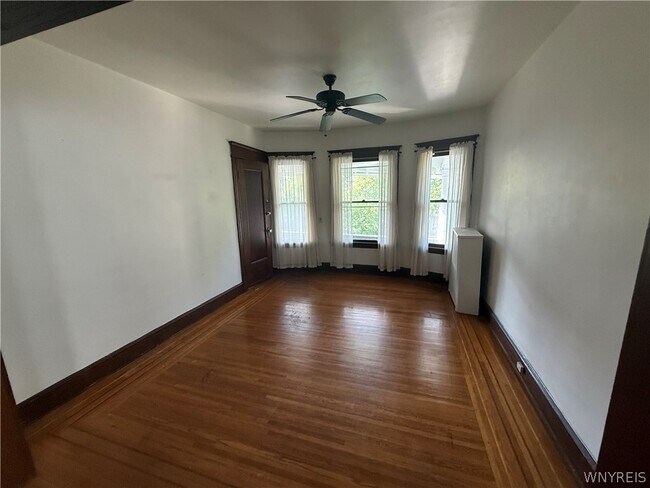 Foto del edificio - 37 Inwood Pl