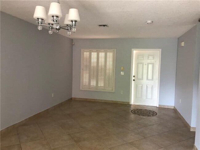 Building Photo - 4050 Eastridge Dr