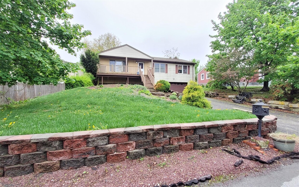 Primary Photo - 9 Willard Pl