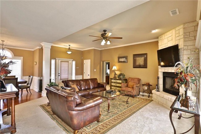 Building Photo - 101 Stallion Rd