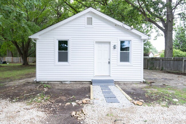 Building Photo - 345 Tabbs Ln