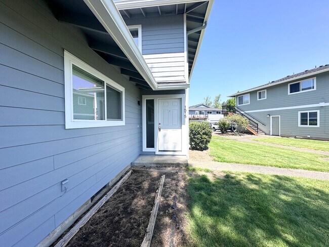 Foto del edificio - SPACIOUS, CLEAN W/Tons of storage! Tee Off...