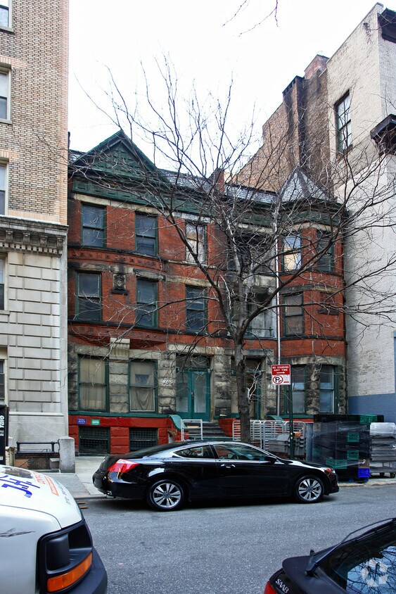 Building View - 231-233 W 74th St