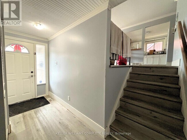 Photo du bâtiment - 255 Blackhorne Dr