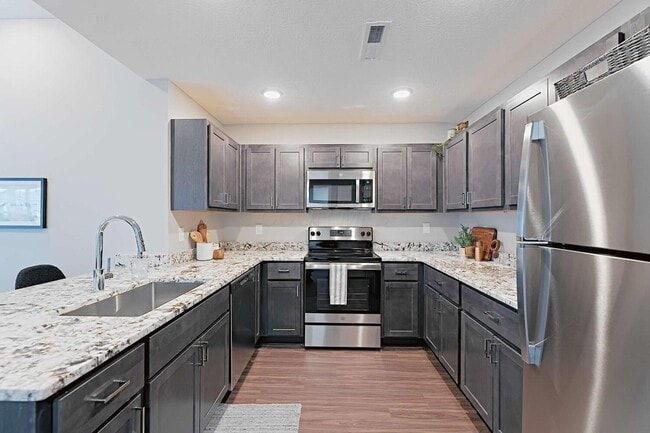 Building Photo - 32 Glade Lp