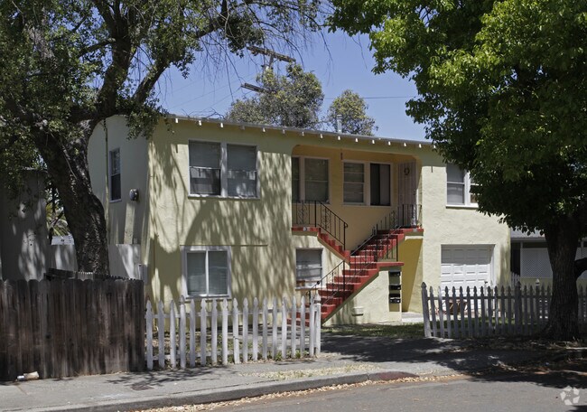 Building Photo - 130 Muller St