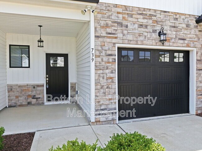 Foto del edificio - 739 Putney Hl Rd