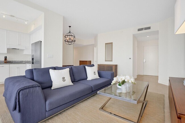 Foto del edificio - 4779 Collins Ave