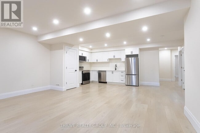 Building Photo - 383 Daventry Way