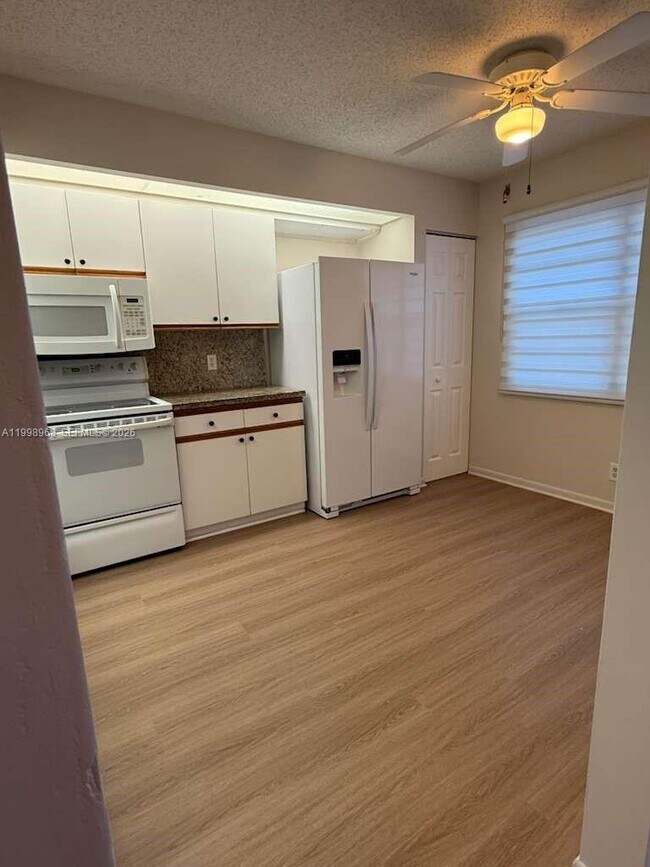 Foto del edificio - 1401 SW 128th Terrace