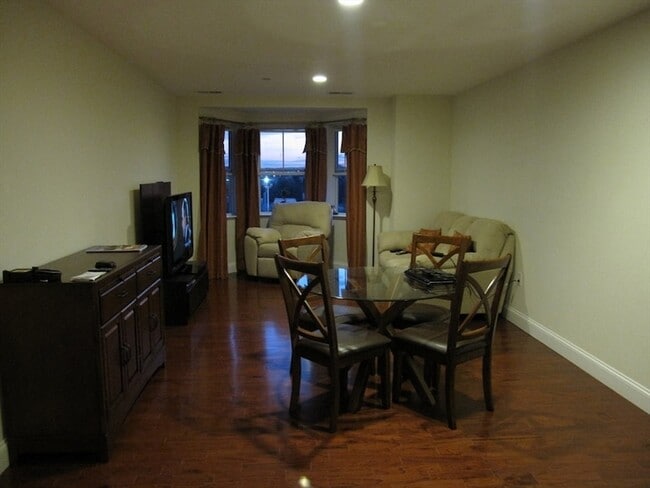 Photo - 120 Wyllis Ave Apartment