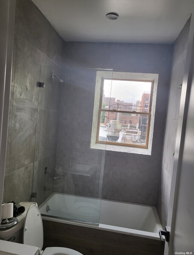 Foto del edificio - 49 W 167th St