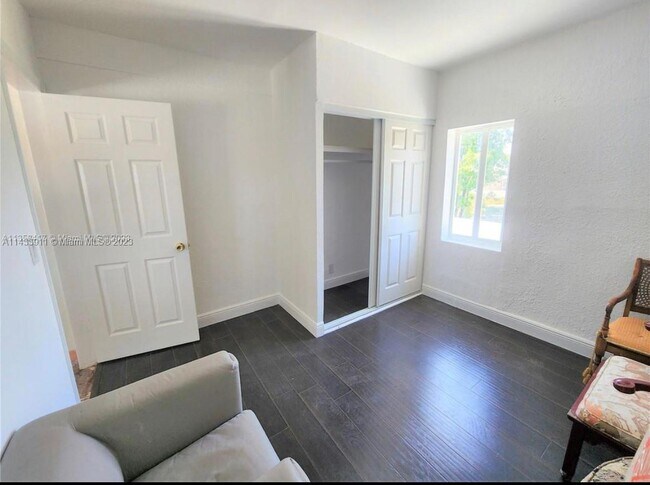 Foto del edificio - 1680 NW 22nd Ct