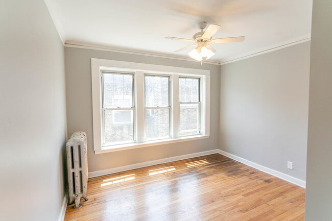 Building Photo - 7646 N Greenview Ave