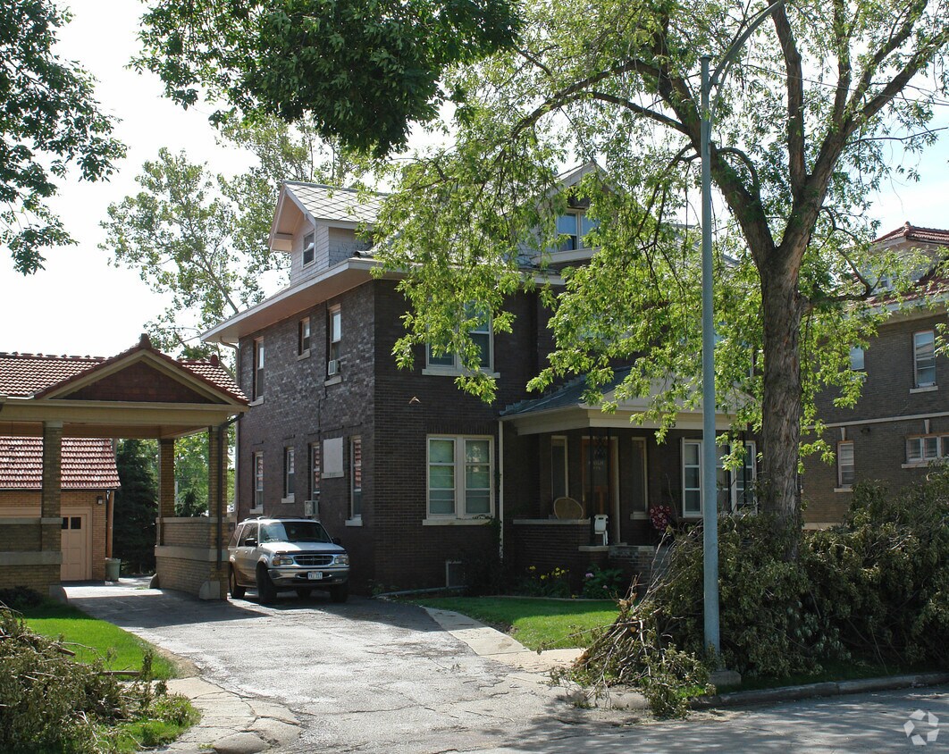 Building Photo - 115 S 38th Ave