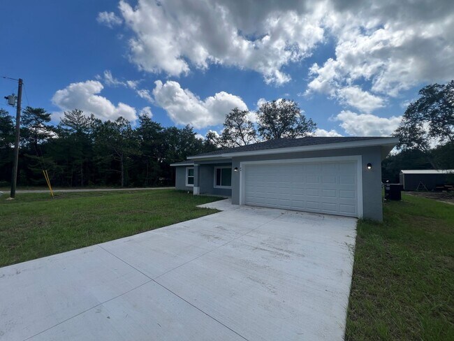 Foto del edificio - 44 Fisher Way Dr