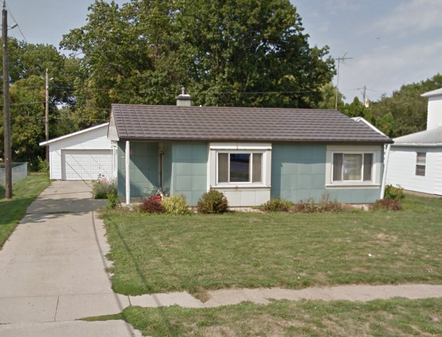 Foto principal - 2 bedroom, 1 bath house