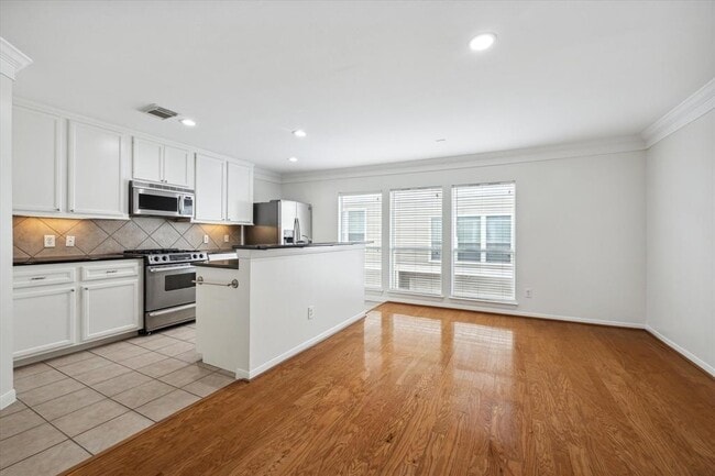 Foto del edificio - 1273 W 17th St