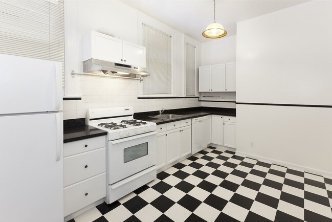 Interior Photo - 3062-3066 22nd St