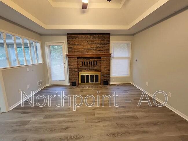 Building Photo - Charming 3-Bed, 2-Bath Home in Lees Summit with 2 Car Garage