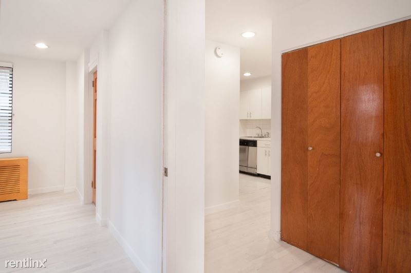 Foto del edificio - 308 W 58th St