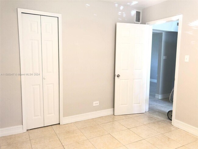 Foto del edificio - 2821 NW 12th Ct