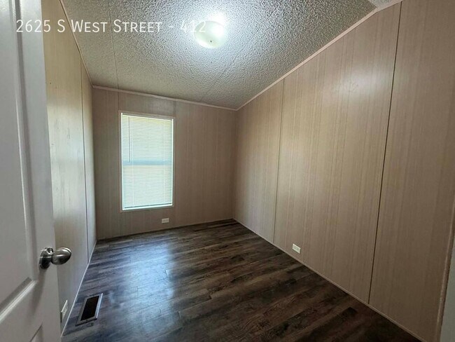 Foto del edificio - 2625 S West St