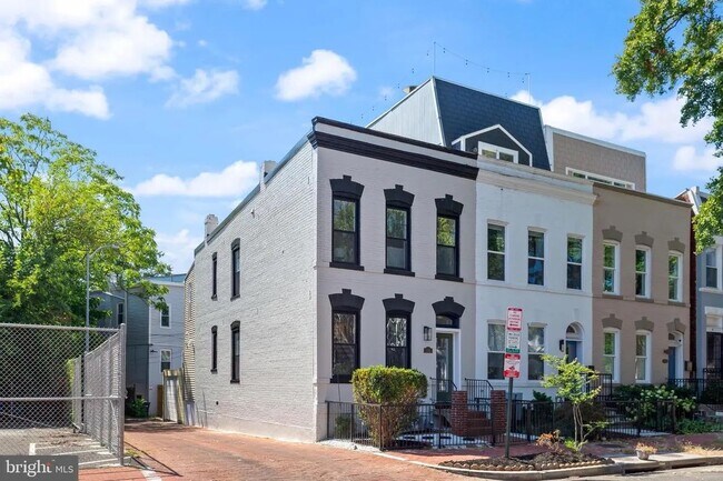 Foto del edificio - 116 Thomas St NW