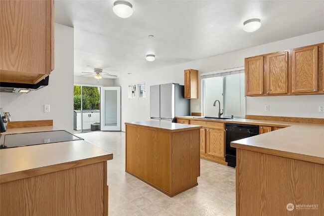 Building Photo - 1324 Rowan Ct