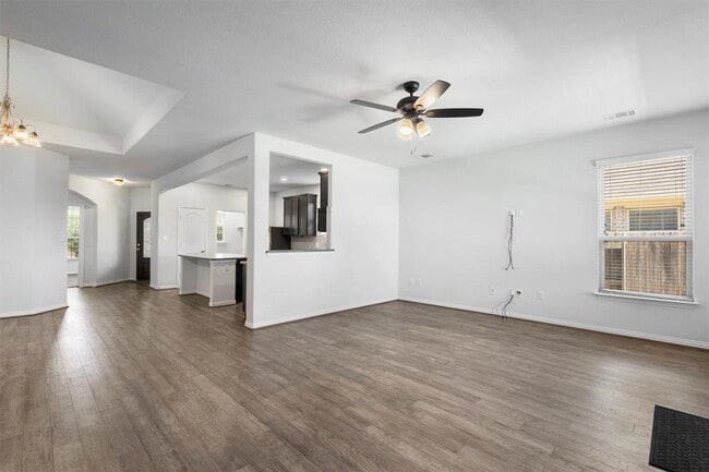 Building Photo - 497 Esperanza Dr