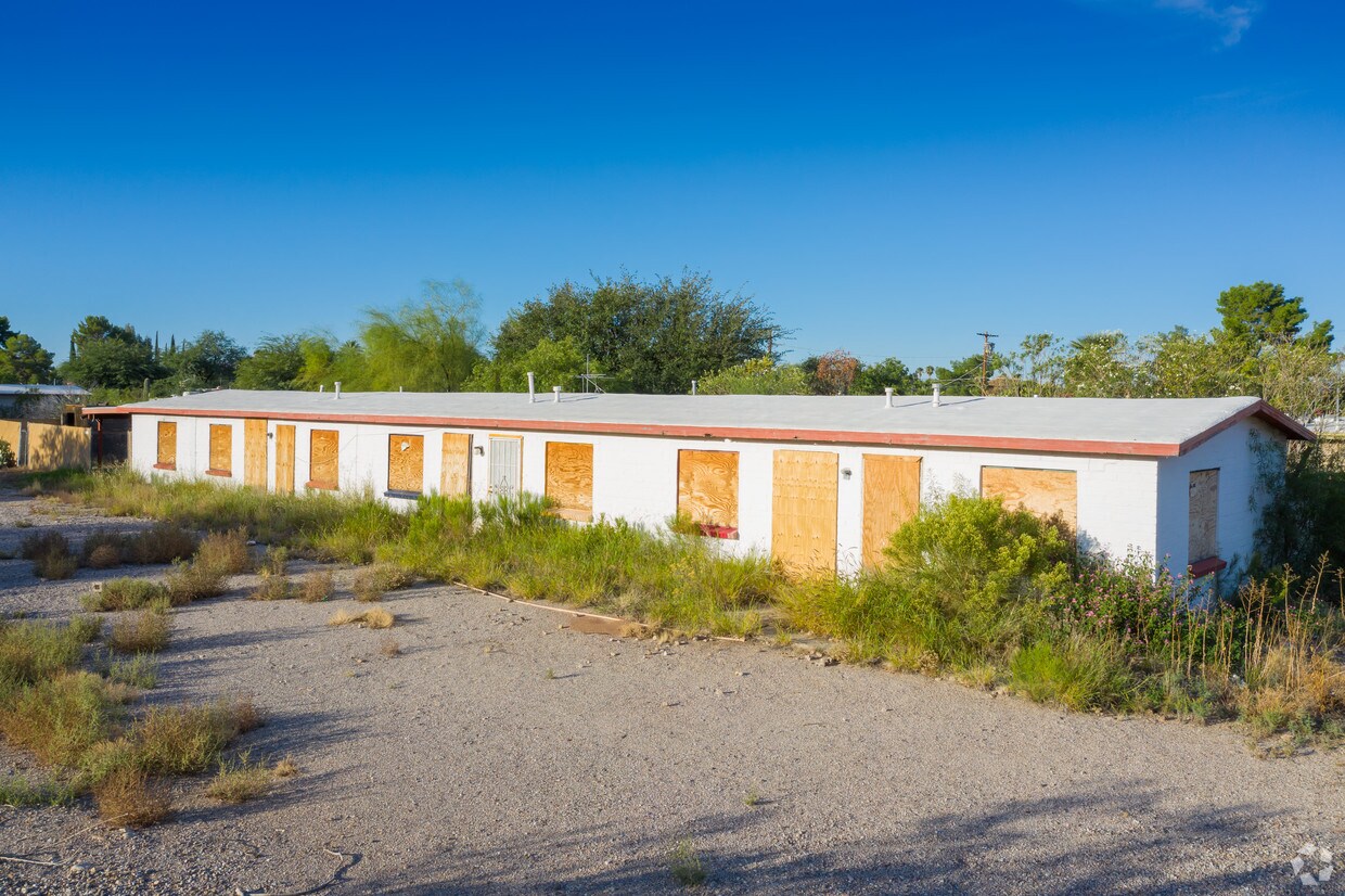 Foto principal - 6020 E 2nd St