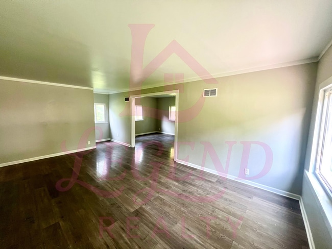 Building Photo - Spacious 3-Bedroom Home for Rent in Riverv...