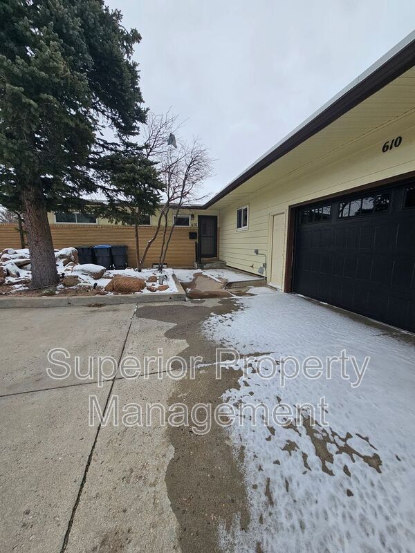 Building Photo - 610 Vista Ln