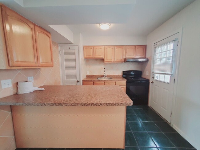 Building Photo - 275 Seaside Ave