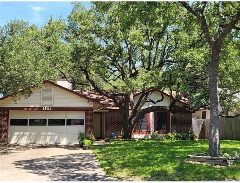 Primary Photo - 1604 Texas Oak Way