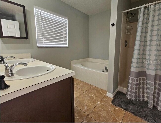 Foto del edificio - 12003 Prairie Meadows Dr