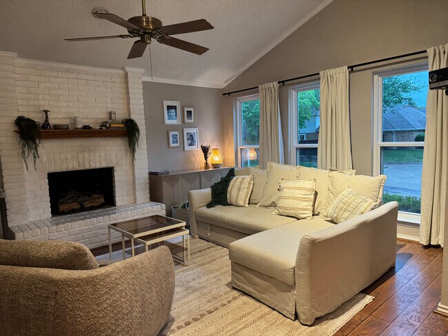 Living room - 2812 Prescott Dr