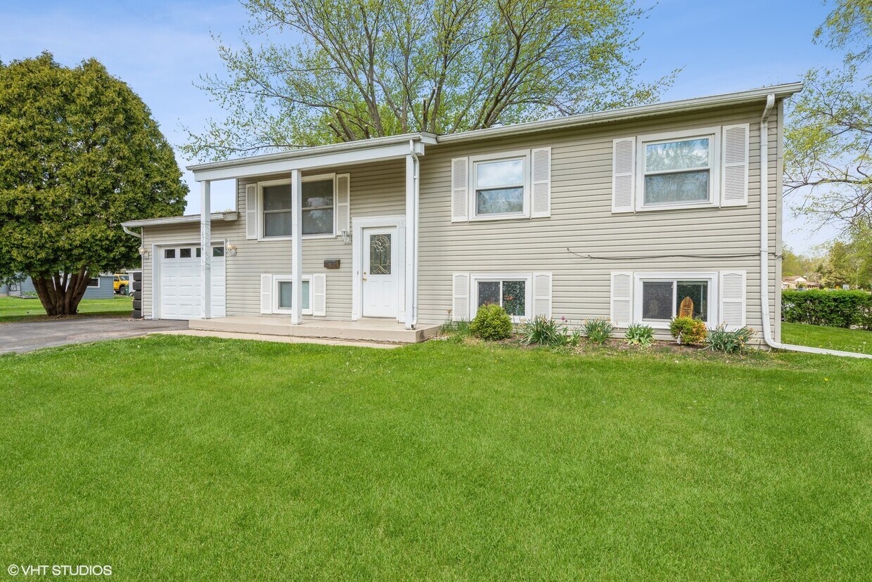 18524 W Geier Rd, Gurnee, IL 60031 House Rental in Gurnee, IL