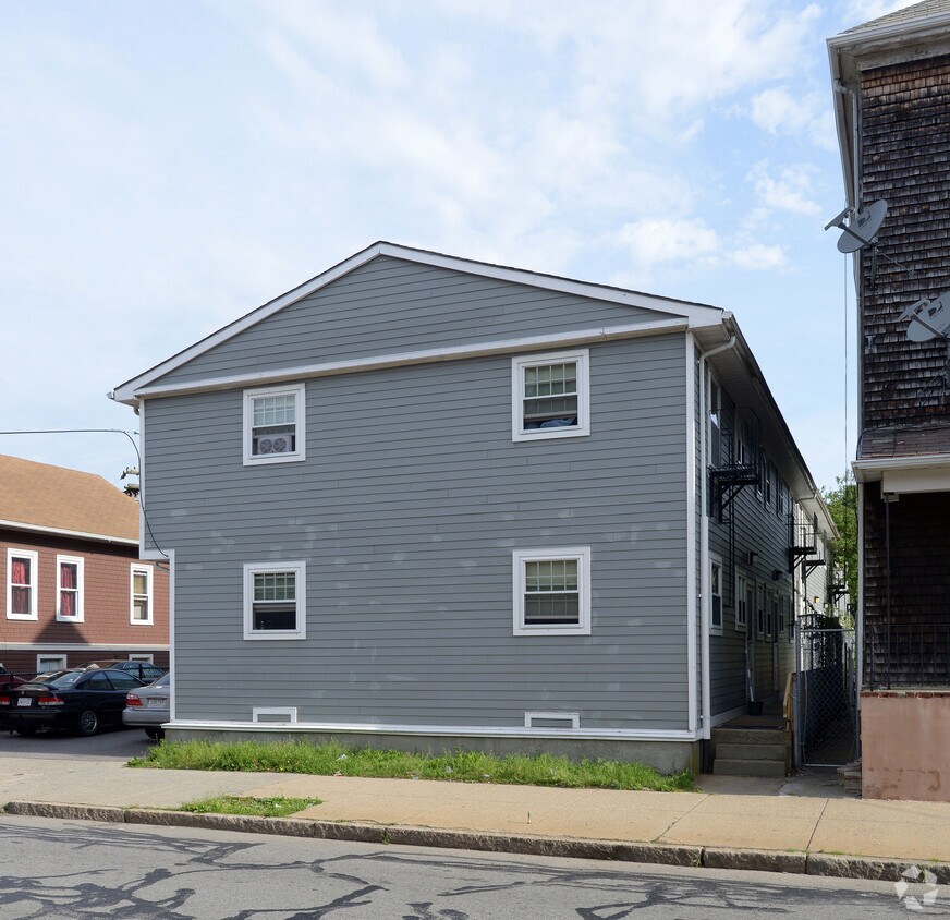 Building Photo - 353 Sawyer St