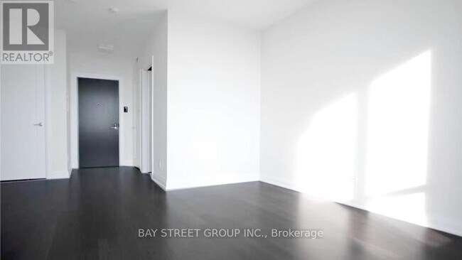 Photo du bâtiment - 5-4515 Sheppard Ave E
