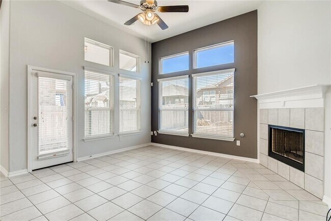 Building Photo - 312 Esperanza Dr