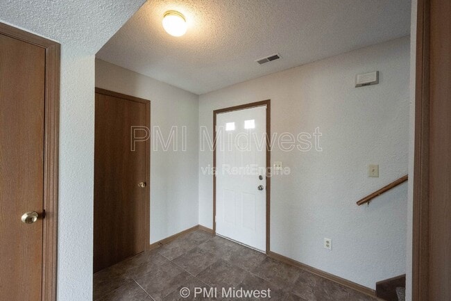 Building Photo - 10325 Liverpool Way