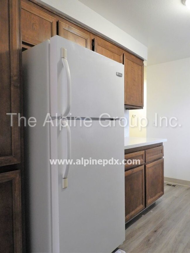 Building Photo - 2 Bedrooms, 2 Bathroom Duplex!