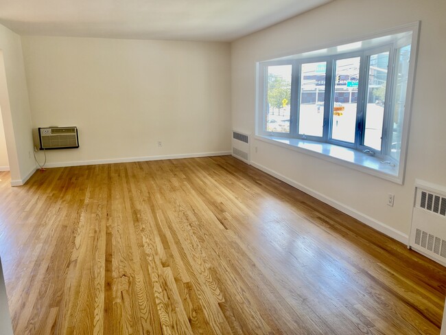 Building Photo - 1426 Anderson Ave