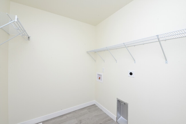 Building Photo - 167 Pine Ave