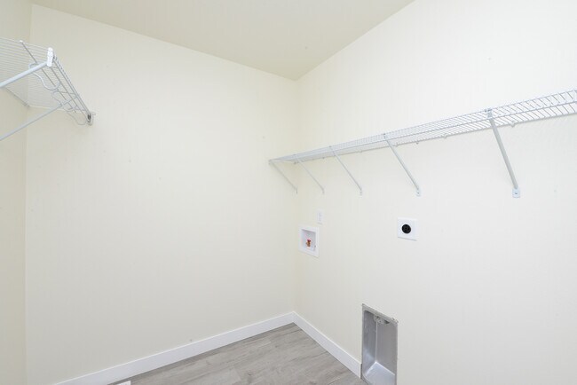 Foto del edificio - 167 Pine Ave