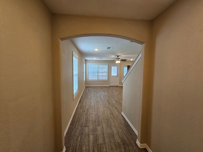 Building Photo - Beautiful 3B/2B Townhome in Chaffee Crossi...